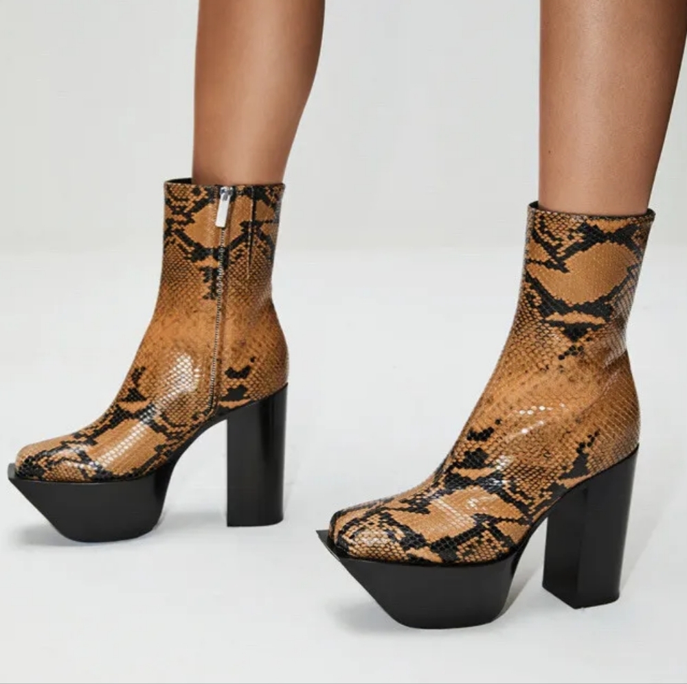NIB $1695 sz 39 Peter Do python snakeskin platform boots